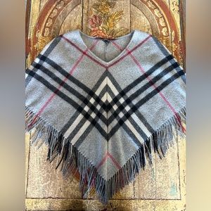 🦋Burberry 100% Lambs Wool Poncho